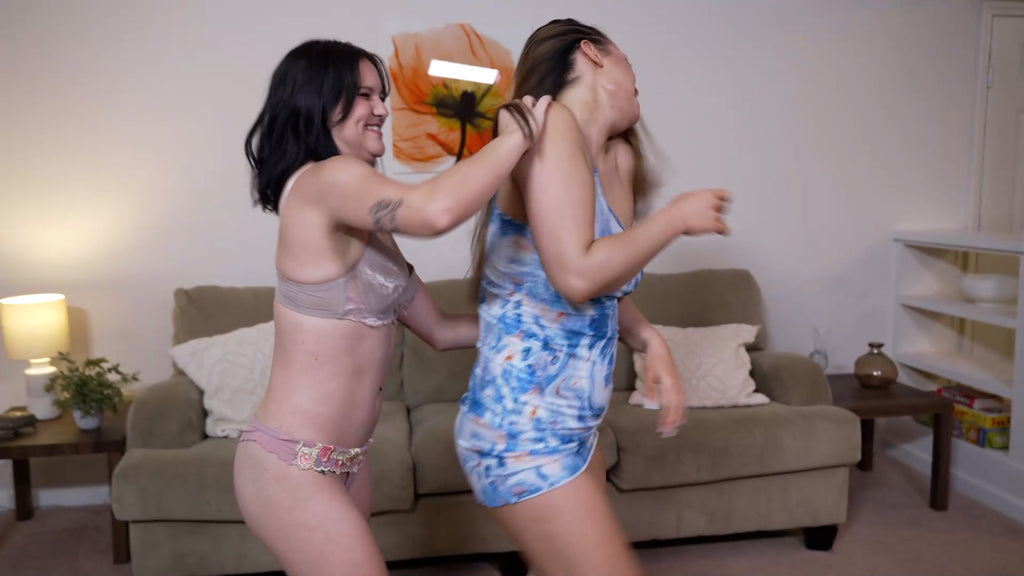 JESSICA VS CASSIE - PARTY FIGHT